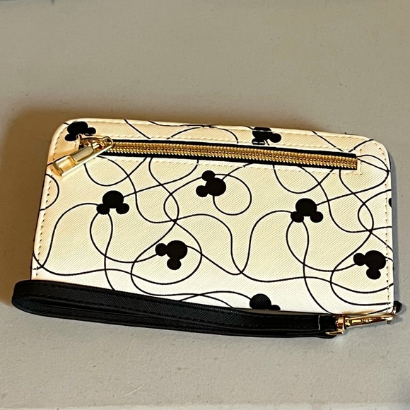 Mickey Mouse Tech Wallet - Picture 2 of 3